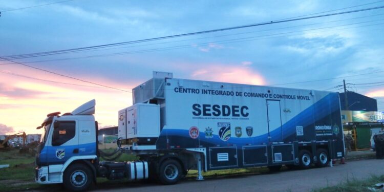 Carreta do CICC-Móvel é deslocada temporariamente para reforçar segurança durante bloco carnavalesco