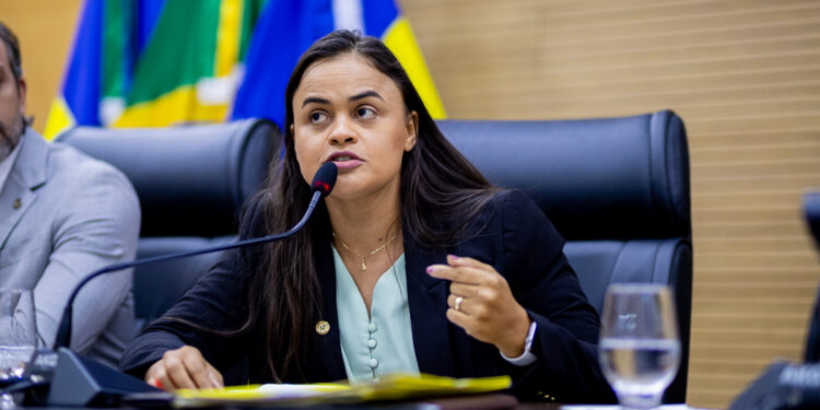 Deputada Dra. Taíssa vota favorável ao projeto que garante segurança jurídica e proteção social em Rondônia