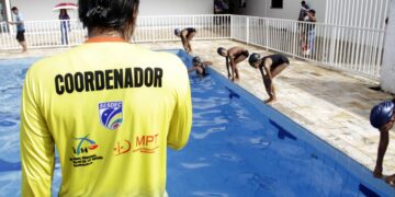 Projeto Voar oferece novas vagas para aulas de natação e jiu-jitsu a crianças e adolescentes em 2026