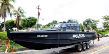 Governo de RO investe 28 milhões em equipamentos e entrega primeira lancha blindada para Segurança Pública