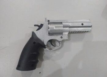 PMRO AGE RÁPIDO EM VILHENA E PRENDE QUATRO PESSOAS APÓS ASSALTO EM BARBEARIA