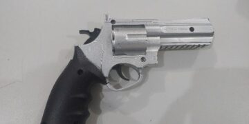 PMRO AGE RÁPIDO EM VILHENA E PRENDE QUATRO PESSOAS APÓS ASSALTO EM BARBEARIA