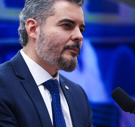 Urgência aprovada: projeto de Thiago Flores garante limite de 144h mensais e pagamento de hora extra para PMs e Bombeiros avança na Câmara