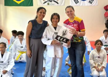 Deputada Cláudia de Jesus realiza entrega de kimonos ao projeto Sonho Meu em Ji-Paraná