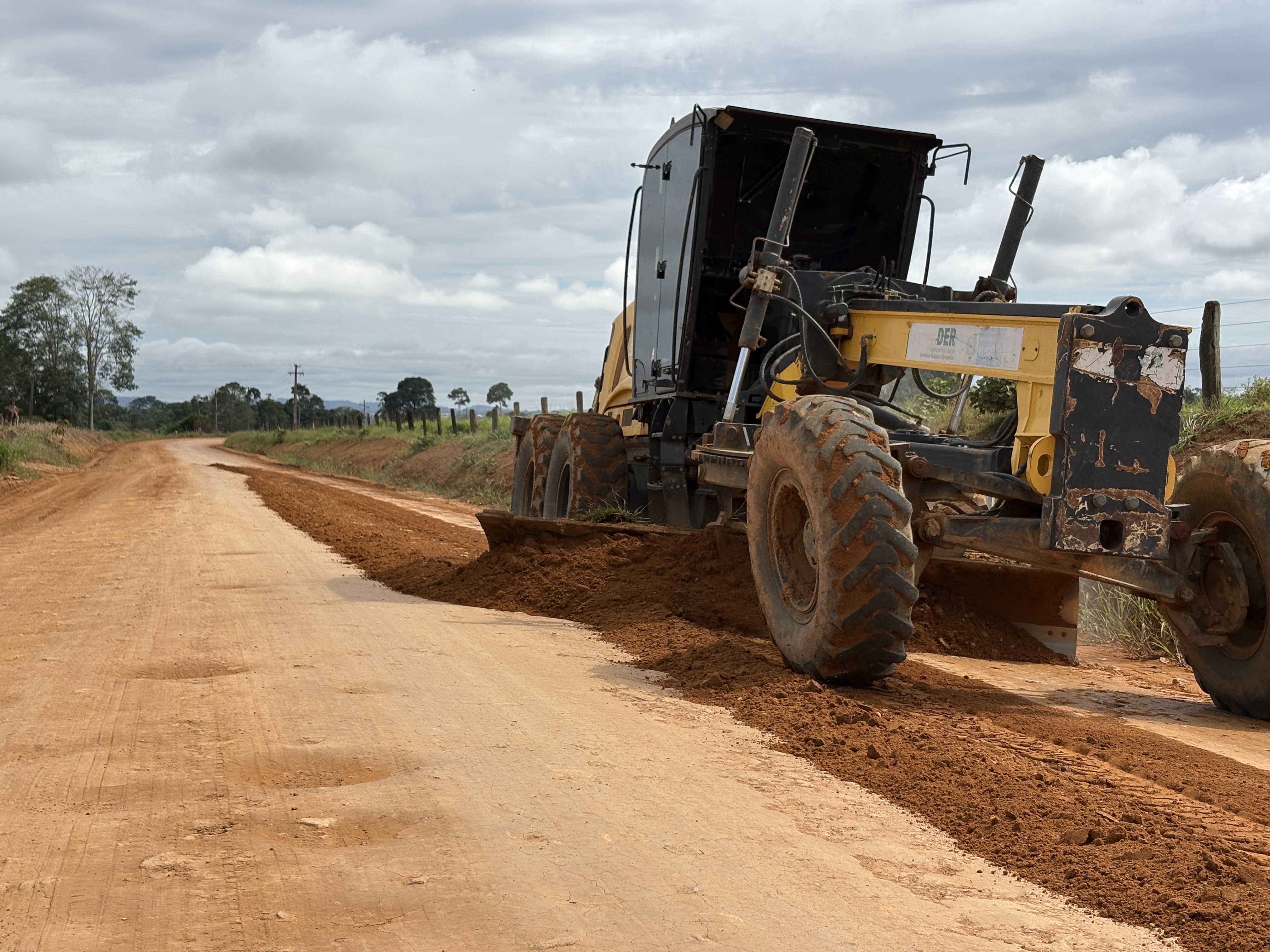 DER atende solicitação do deputado Pedro Fernandes e realiza manutenção na RO-144, no trecho entre Ariquemes e Cacaulândia