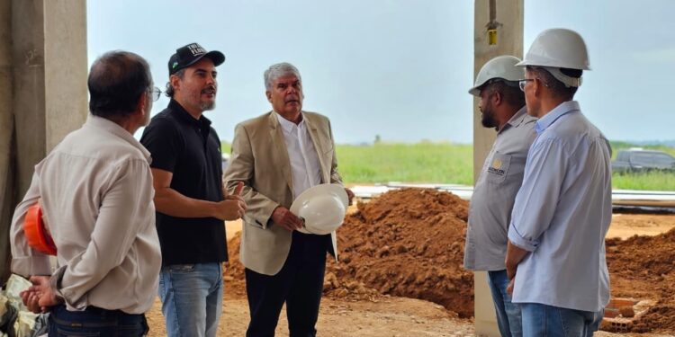 Thiago Flores recebe presidente da Infraero para vistoria do aeroporto de Ariquemes