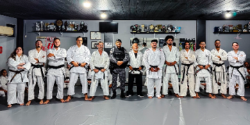 PROJETO EDUCANDO COM AS ARTES MARCIAIS DO 2º BPM CELEBRA A FORMAÇÃO DE SEIS NOVOS FAIXAS PRETAS EM KARATÊ