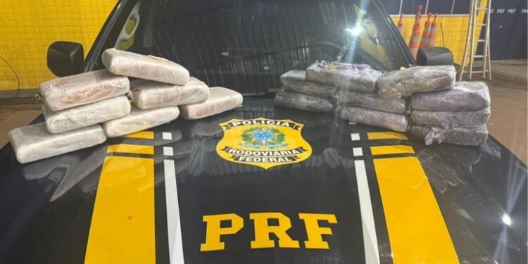 PRF em Rondônia apreende cerca de 8 kg de skunk escondidos em latas de massa corrida