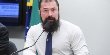 Comissão aprova projeto que equipara comércio de cigarro ilegal ao tráfico de drogas