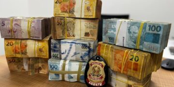 PF apreende R$ 500 mil em espécie com indícios de desvio de recursos públicos e prende dois homens