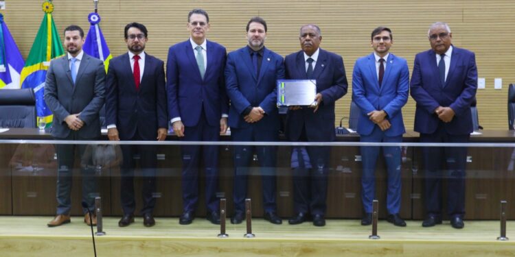 Ministro do STJ recebe título honorífico da Assembleia Legislativa de Rondônia
