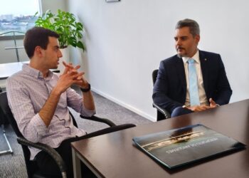 Thiago Flores apresenta projeto do aeroporto de Ariquemes à Azul