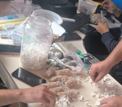 OPERAÇÃO POLICIAL APREENDE GRANDE QUANTIDADE DE DROGAS E PRENDE TRÊS SUSPEITOS EM VISTA ALEGRE DO ABUNÃ