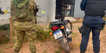 OPERAÇÃO PROTETOR DAS DIVISAS E FRONTEIRAS: POLÍCIA MILITAR RECUPERA MOTOCICLETA FURTADA E PRENDE DOIS SUSPEITOS NA BR-364
