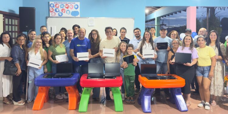 Centro do Autismo de Cacoal recebe equipamentos tecnológicos com apoio de Cirone Deiró
