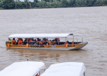 Transporte escolar fluvial garante acesso à educação e transforma a realidade de comunidades ribeirinhas
