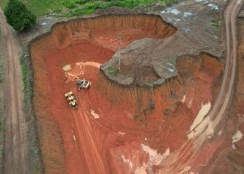 FORÇA INTEGRADA DESARTICULA GARIMPO ILEGAL E APREENDE MAQUINÁRIOS EM ARIQUEMES
