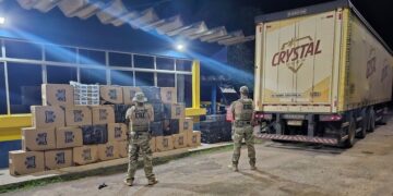 PRF apreende carga de cigarros e desodorantes contrabandeados em Rio Branco (AC)