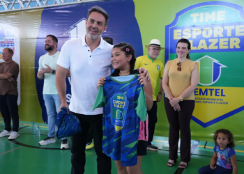 Prefeitura entrega mais de 3 mil uniformes de programas esportivos