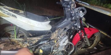 POLICIA MILITAR LOCALIZA MOTOCICLETAS EM ÁREA DE DIFÍCIL ACESSO E RECUPERA VEÍCULO COM RESTRIÇÃO DE FURTO