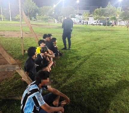 AÇÃO DA POLÍCIA MILITAR TIRA DE CIRCULAÇÃO ENTORPECENTES E APREENDE MENORES