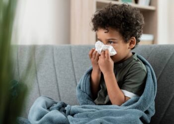 Nariz entupido na criança: quando é só resfriado e quando é sinal de alerta?