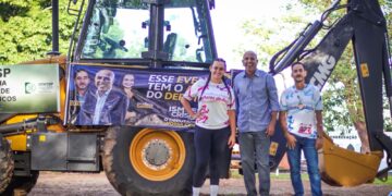 Ismael Crispin participa da entrega de retroescavadeira e fortalece infraestrutura rural em Querência do Norte