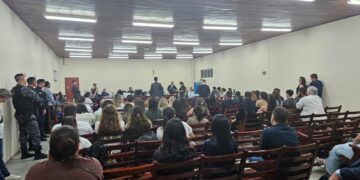 FALTA O MANDANTE: De mãos dadas casal condenado por ajudar na morte de Clei Bagattini  somam a pena de 29 anos em Vilhena (RO)