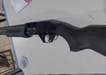 PM prende quatro suspeitos por comércio ilegal de armas em Porto Velho