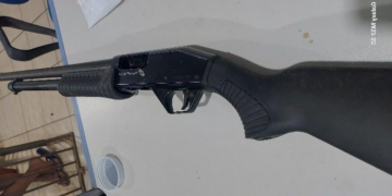 PM prende quatro suspeitos por comércio ilegal de armas em Porto Velho