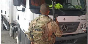 Carga avaliada em R$ 200 mil é recuperada após tentativa de roubo na Dutra