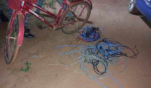 PMRO prende suspeito de furto de fios elétricos durante a madrugada em Guajará-Mirim