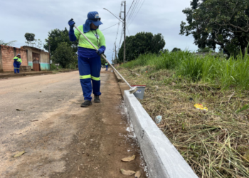 Pintura de meio-fio avança e reforça segurança no trânsito