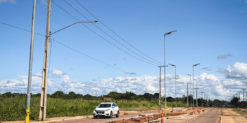 Nova iluminação na Estrada dos Periquitos começa a mudar realidade de moradores