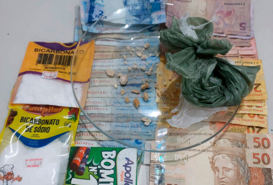 OURO PRETO DO OESTE – PM DESARTICULA MAIS UM PONTO DE TRÁFICO E APREENDE DROGAS