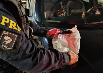 ​Casal é flagrado com droga na Dutra durante operação da PRF em Jacareí/SP