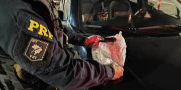 ​Casal é flagrado com droga na Dutra durante operação da PRF em Jacareí/SP