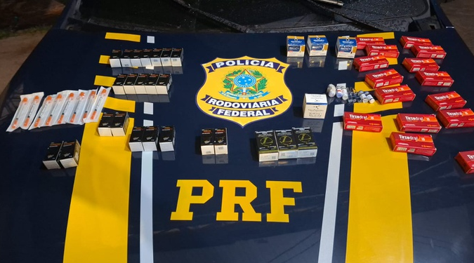 PRF apreende anabolizantes e emagrecedores com médico na BR-060
