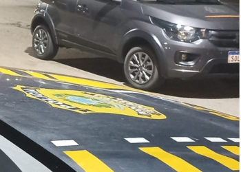 PRF recupera veículo com registro de roubo durante fiscalização em Feira de Santana (BA)