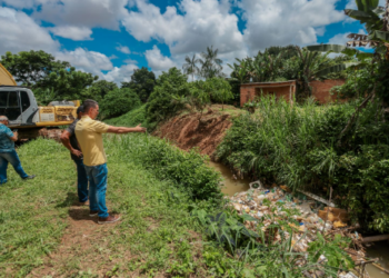 22 mil metros de canais são limpos na capital  Agência de Notícias