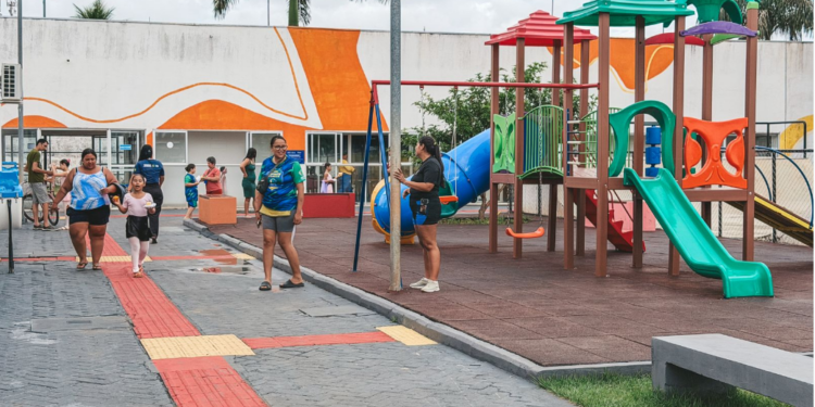 Praça CEU revitalizada volta a reunir famílias