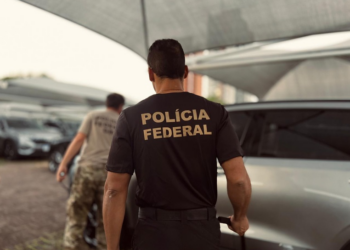 PF prende homem com 45kg de pasta base de cocaína e diversos celulares no Rio de Janeiro