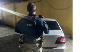 Em Nova Iguaçu, PRF recupera veículo furtado