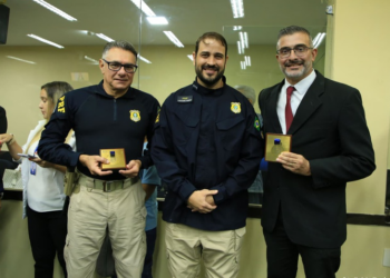 Policiais Rodoviários Federais são agraciados com a Comenda Maurílio Pinto