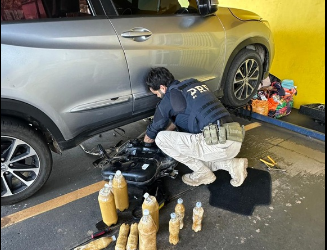 PRF apreende 18 kg de cocaína escondida em tanque de combustível na BR-153
