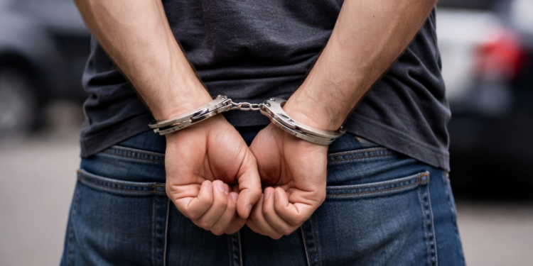 Polícia Militar prende homem em flagrante por furto e ameaça no bairro Liberdade