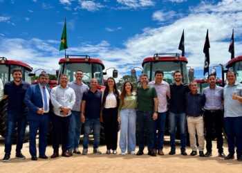 Cristiane Lopes fortalece a infraestrutura e a agricultura com entrega histórica de maquinários em Rondônia