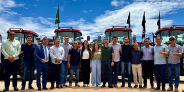 Cristiane Lopes fortalece a infraestrutura e a agricultura com entrega histórica de maquinários em Rondônia