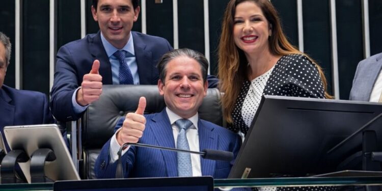 Cristiane Lopes lidera avanço do PL dos Voos e conquista apoio do ministro Silvio Costa Filho