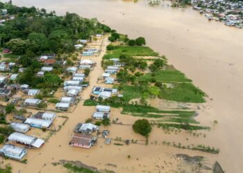 Mais de 200 pessoas estão em abrigos em Cruzeiro do Sul devido à cheia